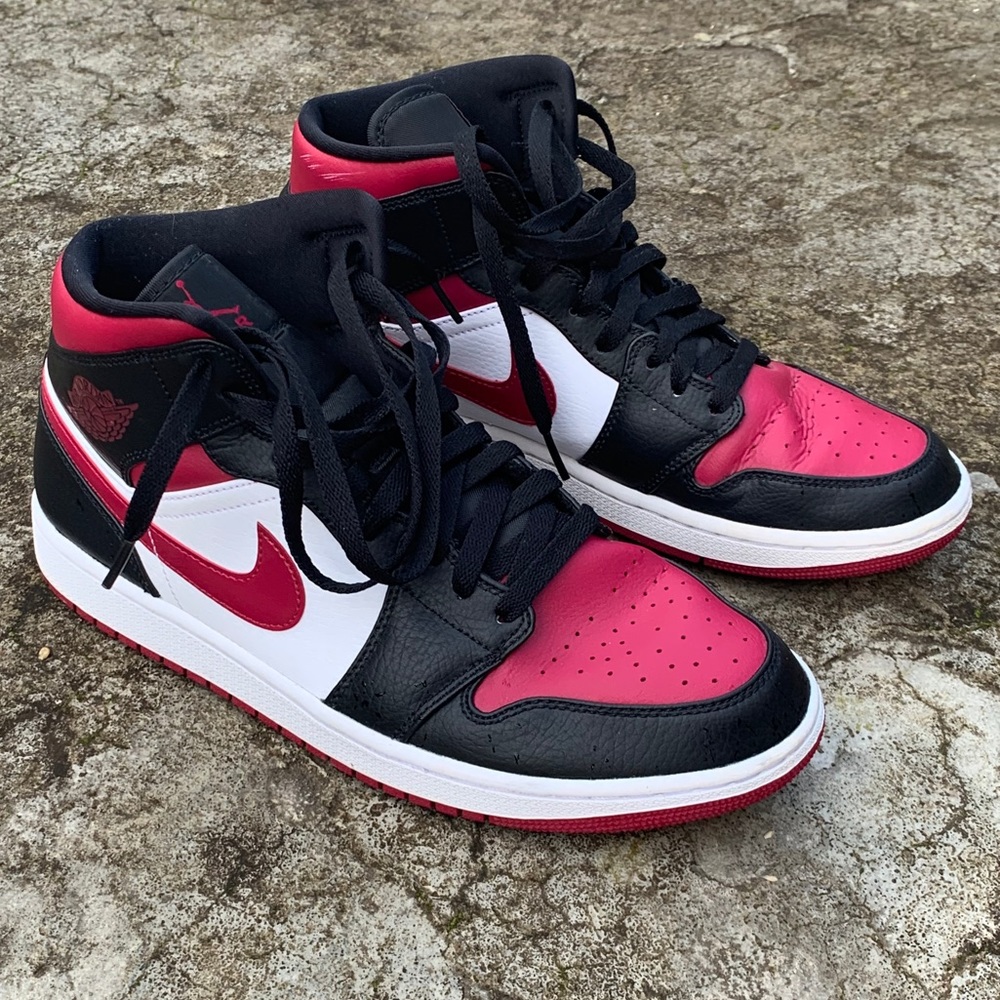 Jordan 1 Mid bred Toe